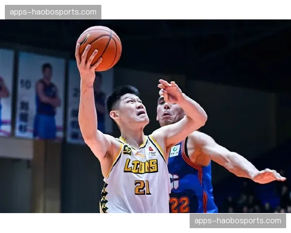 广厦登顶榜首胡金秋篮板升至历史第八，老将价值持续彰显